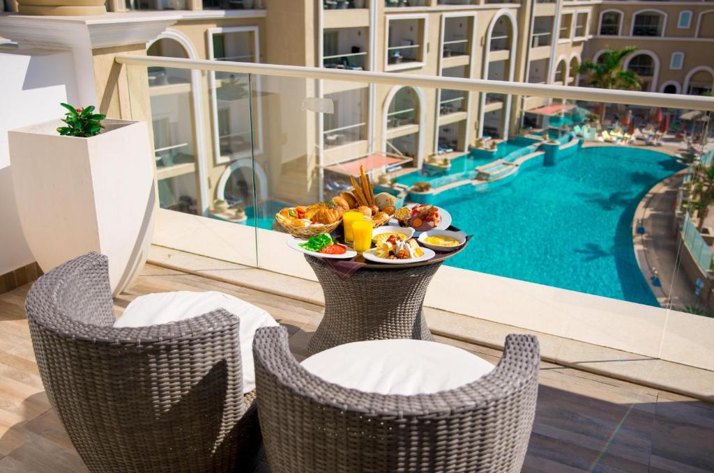 Bazén v ubytování KaiSol Romance Resort Sahl Hasheesh - Adults Only nebo v jeho okolí
