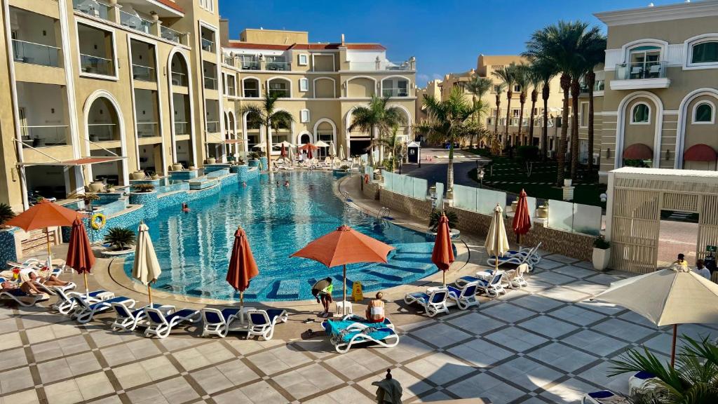 Bazén v ubytování KaiSol Romance Resort Sahl Hasheesh - Adults Only nebo v jeho okolí