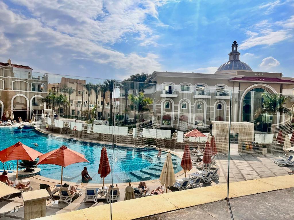 Bazén v ubytování KaiSol Romance Resort Sahl Hasheesh - Adults Only nebo v jeho okolí