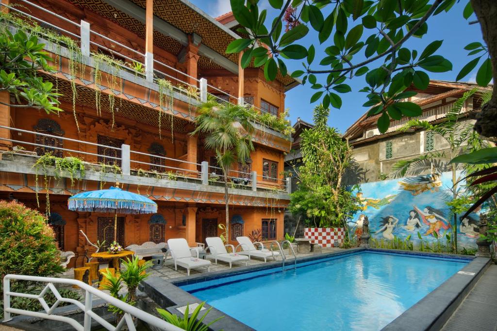 Bazén v ubytování Hotel Lumbung Sari Legian nebo v jeho okolí