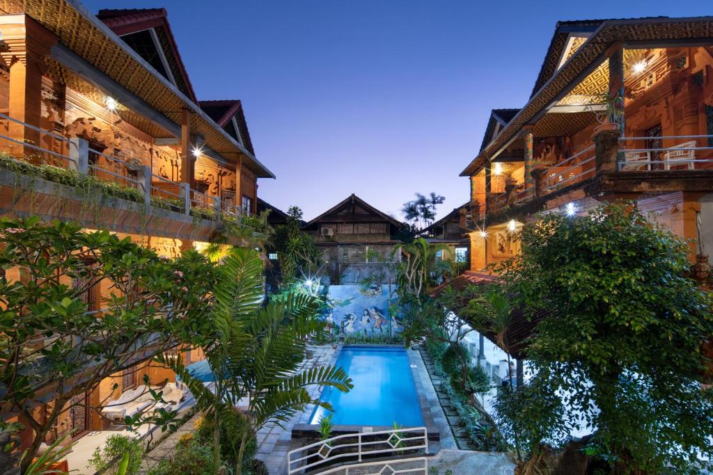 Bazén v ubytování Hotel Lumbung Sari Legian nebo v jeho okolí