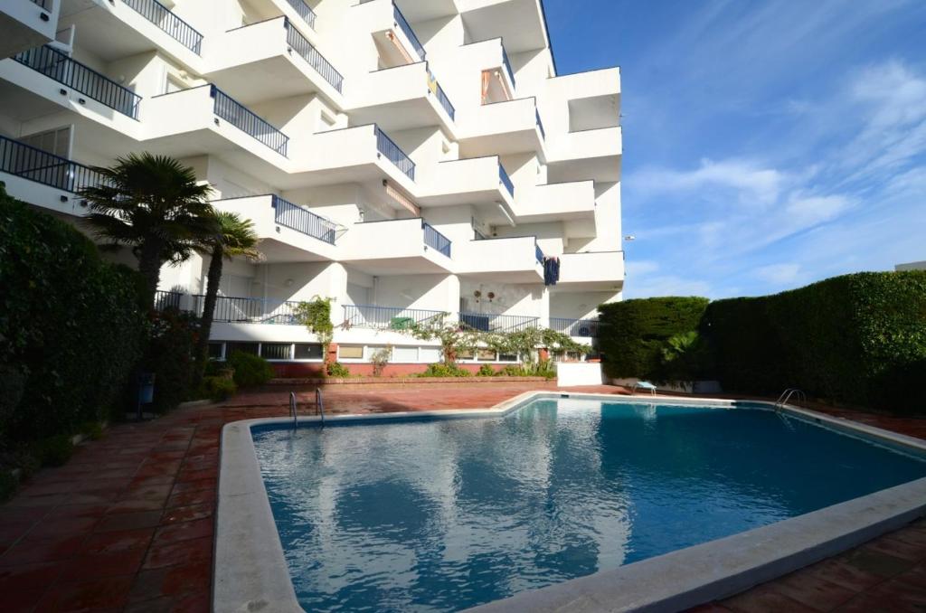 Bazén v ubytovaní Passeig Del Mar - apartamentos primera linea alebo v jeho blízkosti