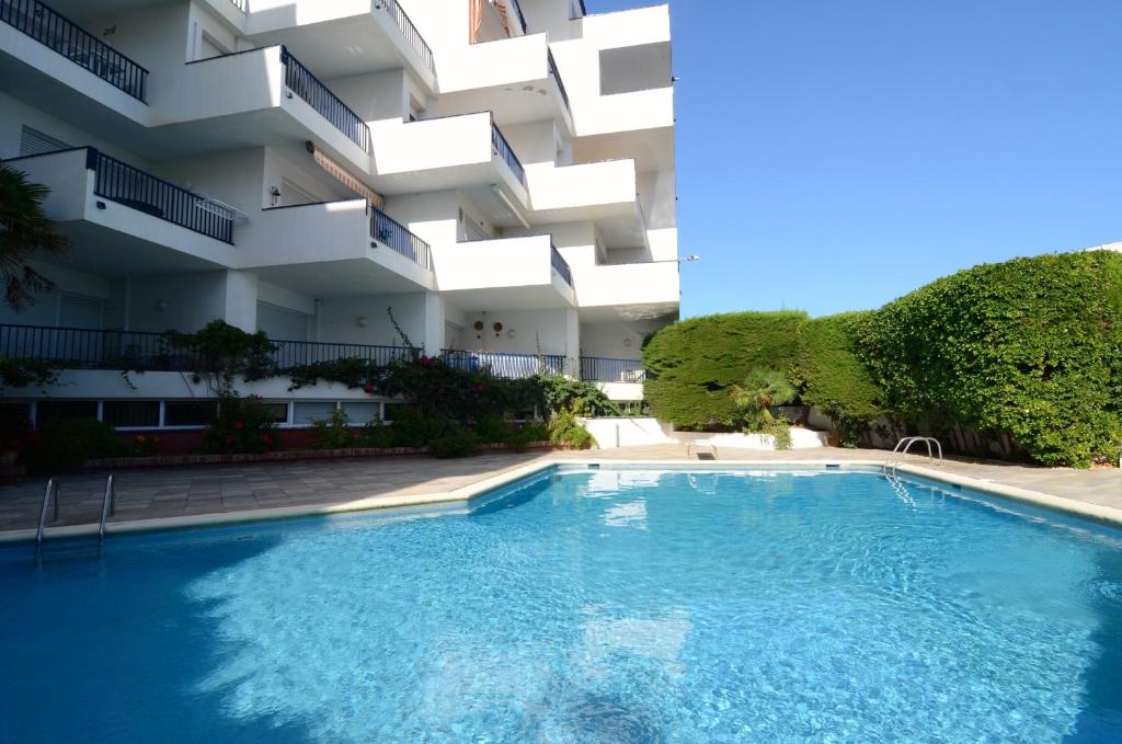 Bazén v ubytovaní Passeig Del Mar - apartamentos primera linea alebo v jeho blízkosti