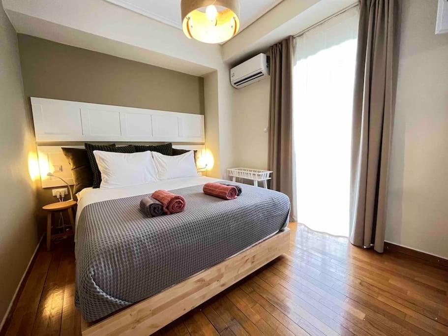 Ένα ή περισσότερα κρεβάτια σε δωμάτιο στο Michael - 1BR in the Heart of Ancient Athens