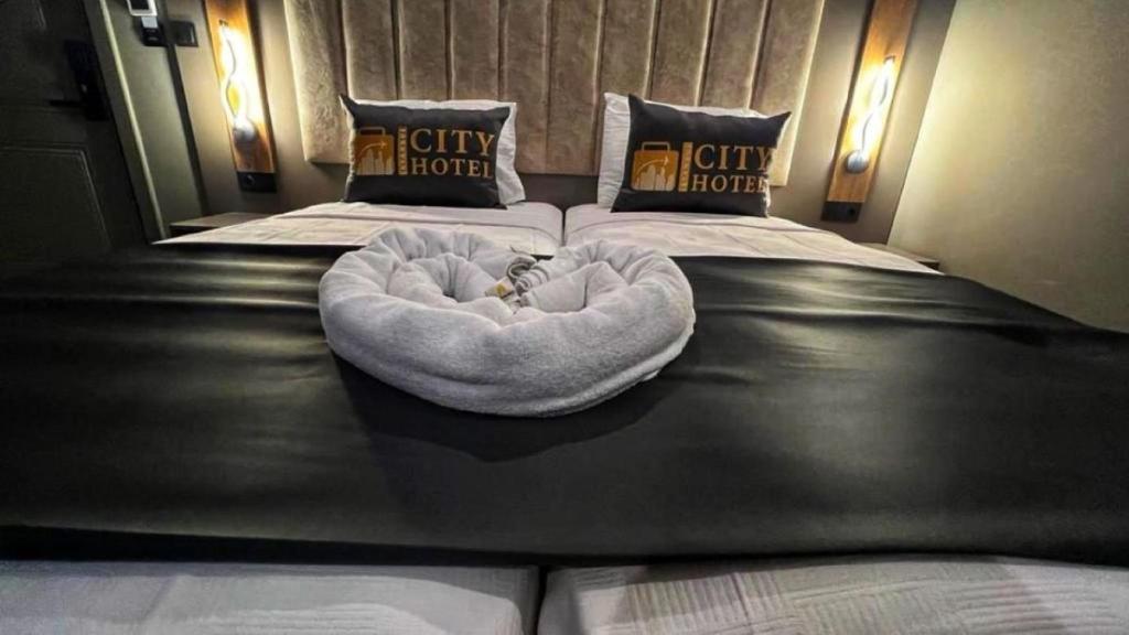 Postel nebo postele na pokoji v ubytování İstanbul City Airport Hotel