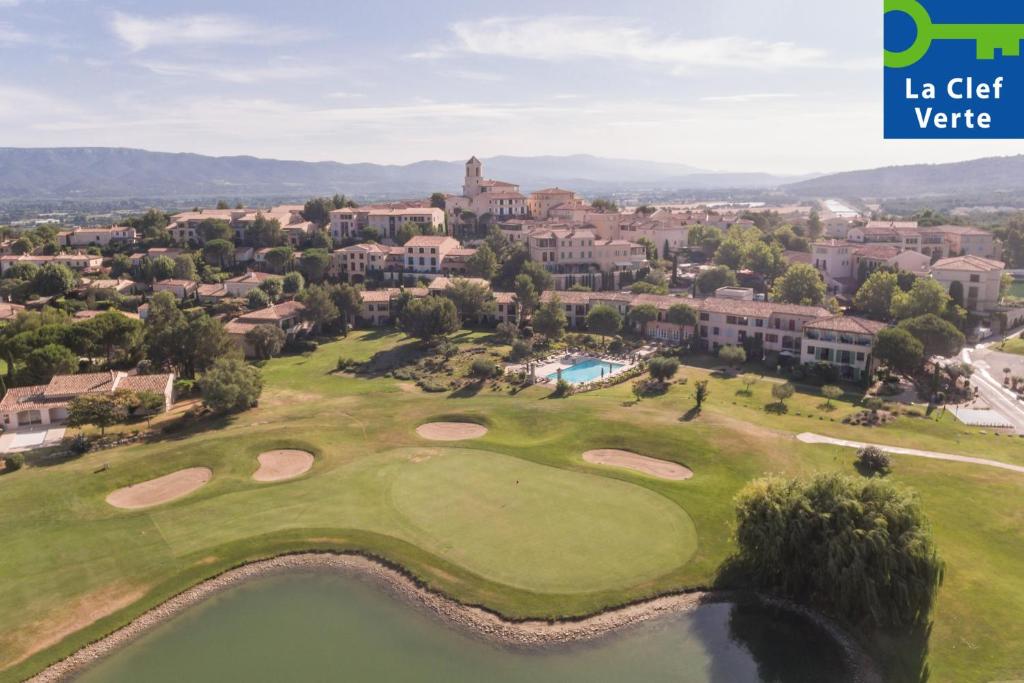 an aerial view of the golf course at the la cliff resort at Village Pierre & Vacances Pont Royal en Provence in Mallemort