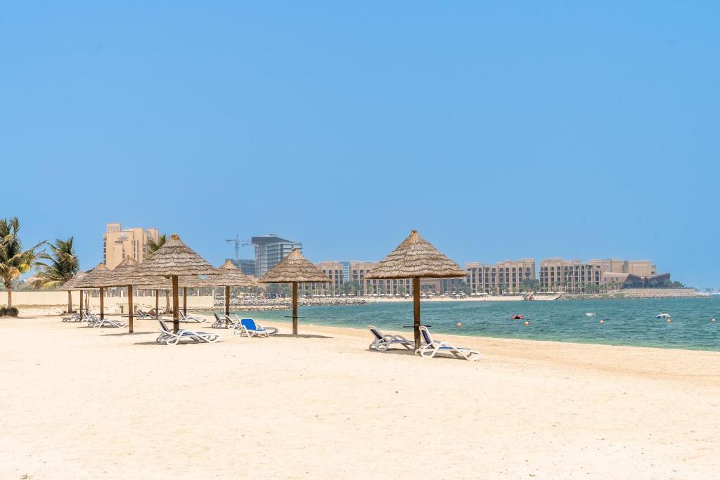 Fotografie z fotogalerie ubytování Amazing Studio with Balcony & Beach access-RAK v destinaci Ras al Khaimah