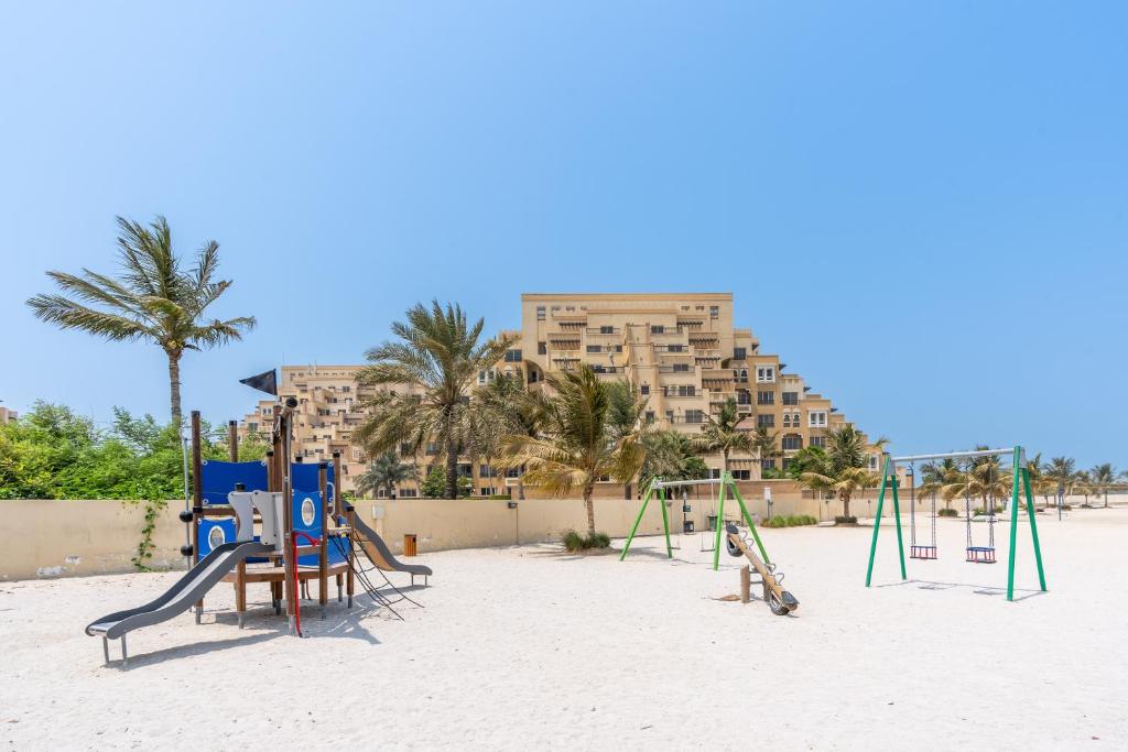 Fotografie z fotogalerie ubytování Amazing Studio with Balcony & Beach access-RAK v destinaci Ras al Khaimah