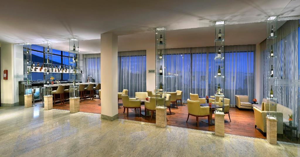 Posezení v ubytování Four Points by Sheraton New Delhi, Airport Highway