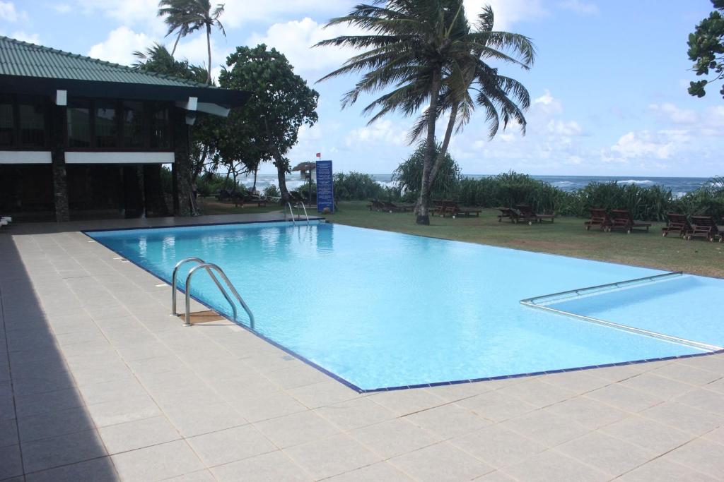 Bazén v ubytování Koggala Beach Hotel nebo v jeho okolí