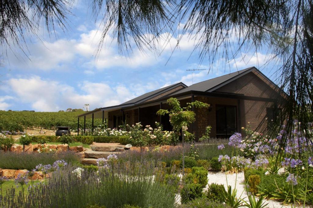 Zahrada ubytování Petit Verdot Cottage - A Vineyard Retreat in Barossa Valley