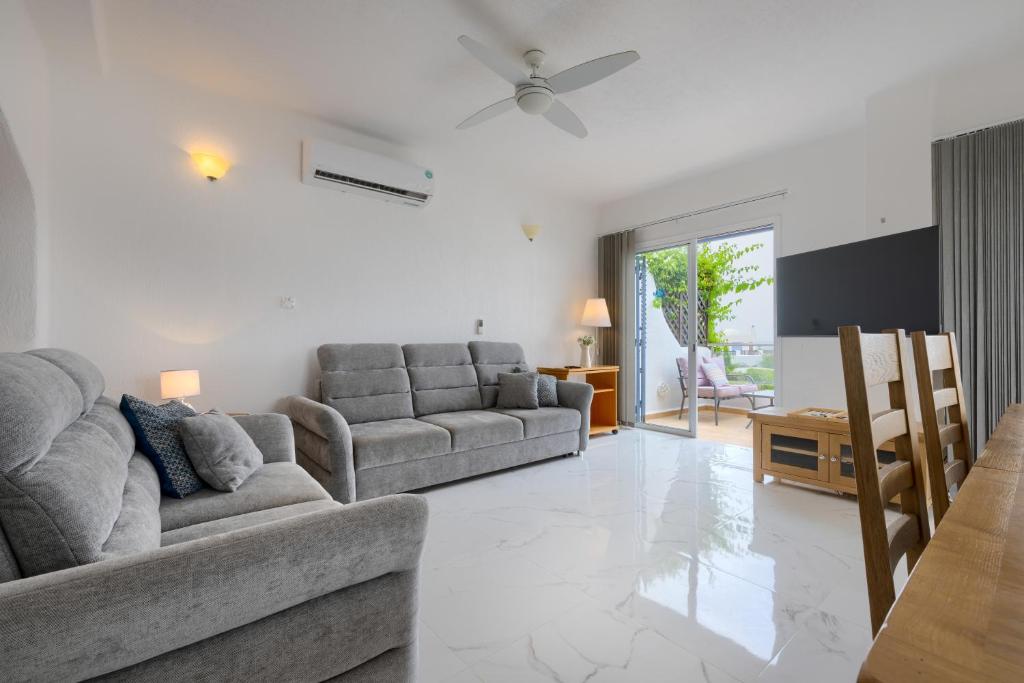Posezení v ubytování Apollo Beach Villa 63