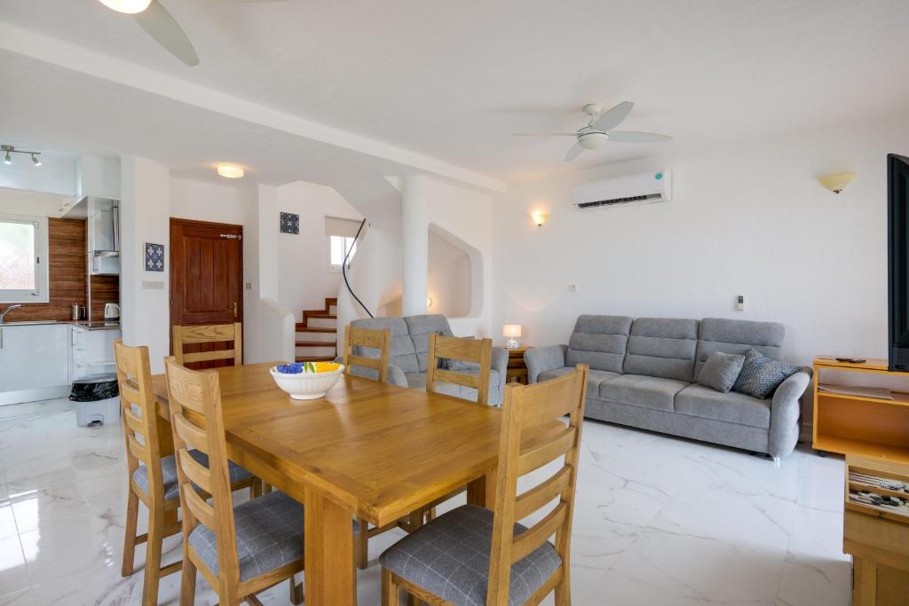 Posezení v ubytování Apollo Beach Villa 63