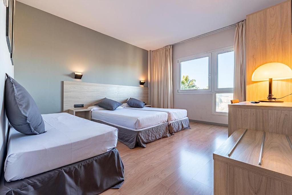 Postel nebo postele na pokoji v ubytování Hotel Air Penedès