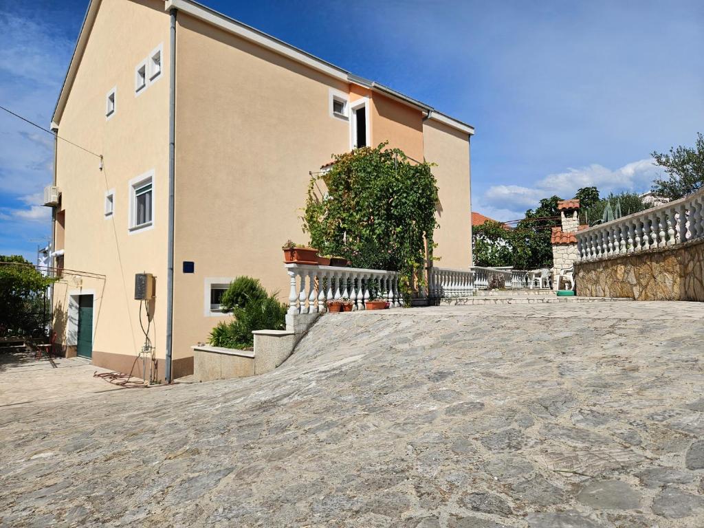 Budova, kde se apartmán nachází