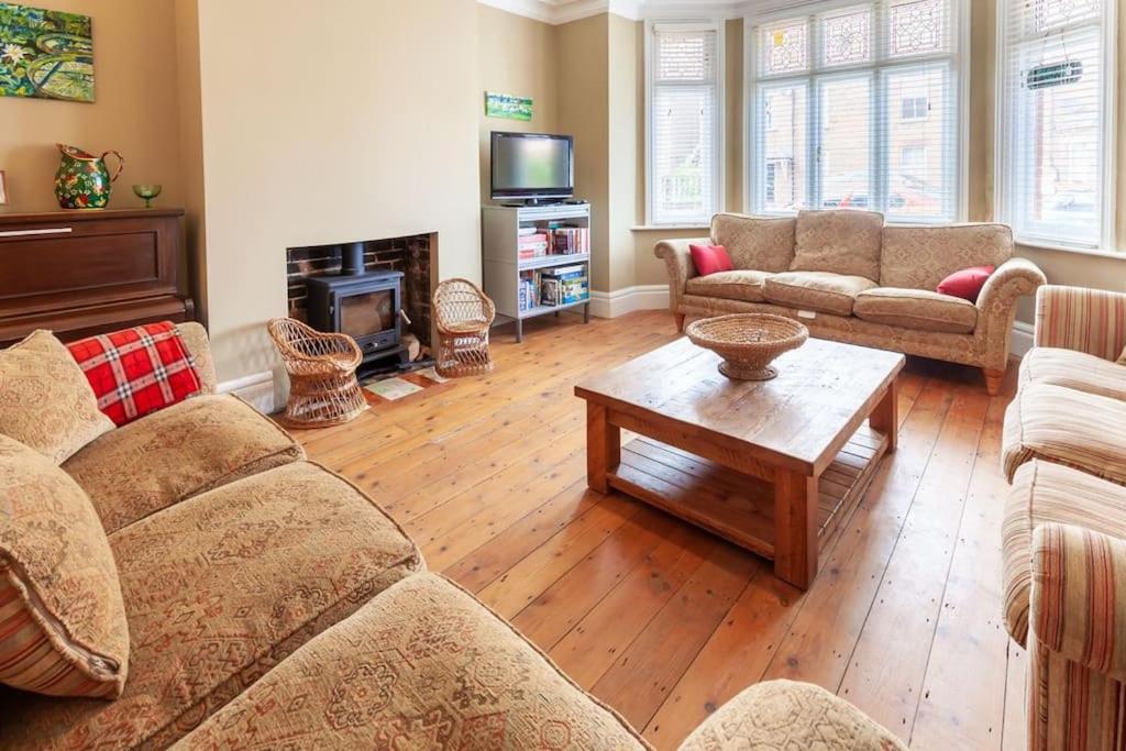 Posezení v ubytování Small Seaview Villa - Norfolk Cottage Agency