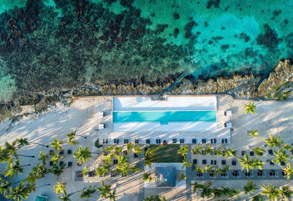 Bazén v ubytování Viva Dominicus Beach by Wyndham, A Trademark All Inclusive nebo v jeho okolí