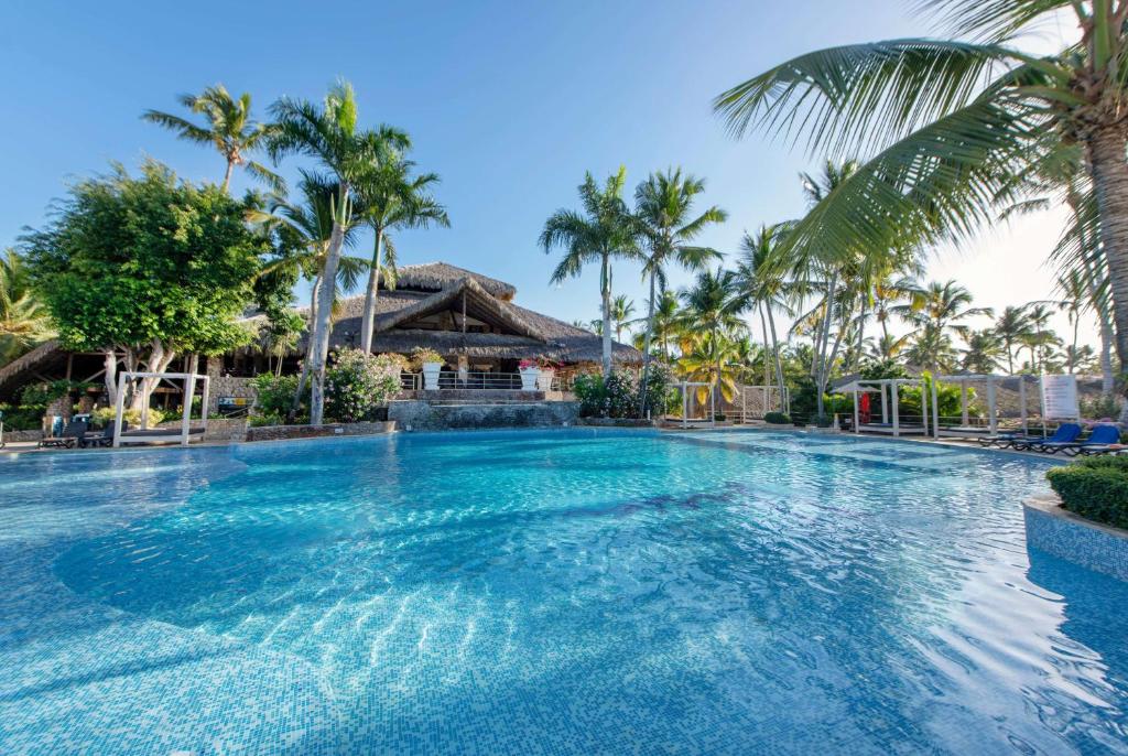 Bazén v ubytování Viva Dominicus Beach by Wyndham, A Trademark All Inclusive nebo v jeho okolí