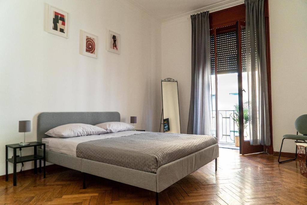 Three bedroom apartment in the centre of the city, Milan – Updated 2023  Prices
