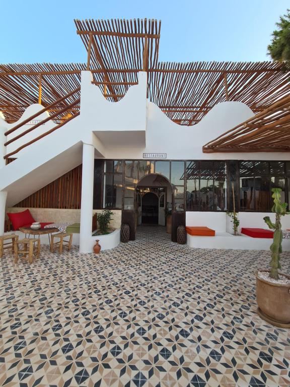 a view of the lobby of the hotel at La Maison des Vagues in Sidi Kaouki