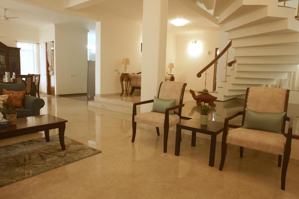 Posezení v ubytování Luxre Homes - Villa in Koramangala