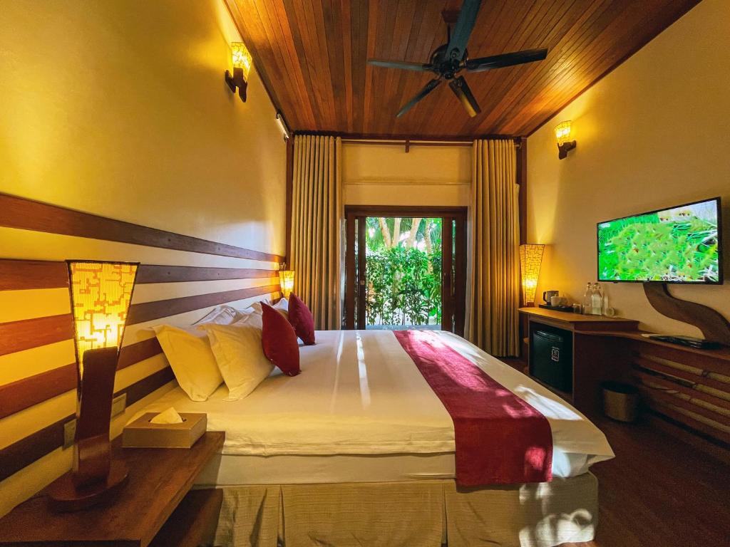 Araamu Hotels Maldives at Dhiffushi - 1