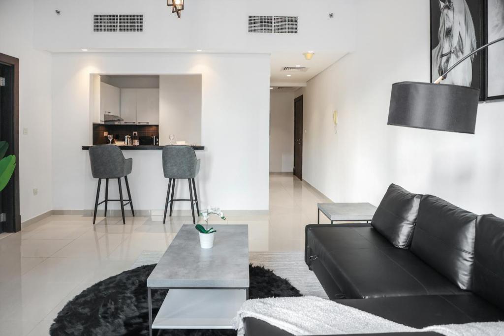 Posezení v ubytování Panoramic Luxe 1BR with Breathtaking Views at Dubai Marina Near JBR - Silverene Towers