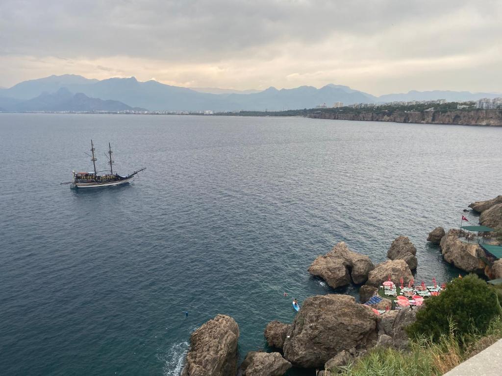 İn The Middle Hotel - 16