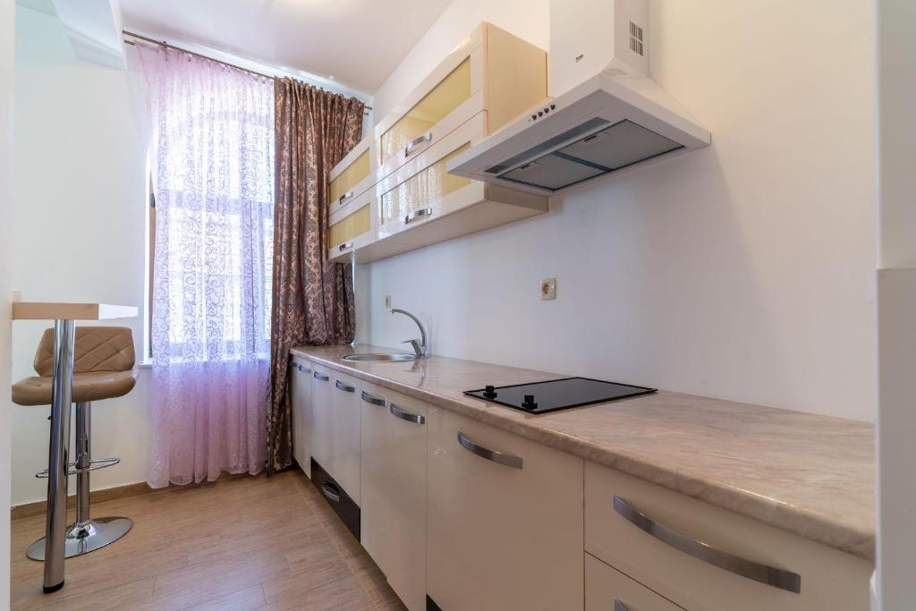 Kuchyň nebo kuchyňský kout v ubytování Villa Garden Beach
