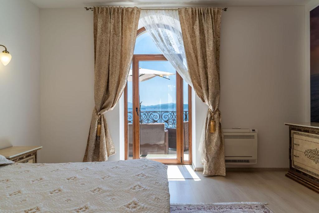 Postel nebo postele na pokoji v ubytování Villa Garden Beach