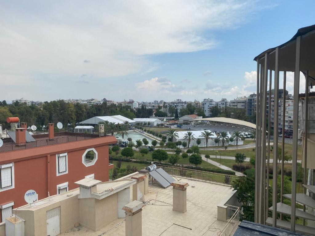 İn The Middle Hotel - 4