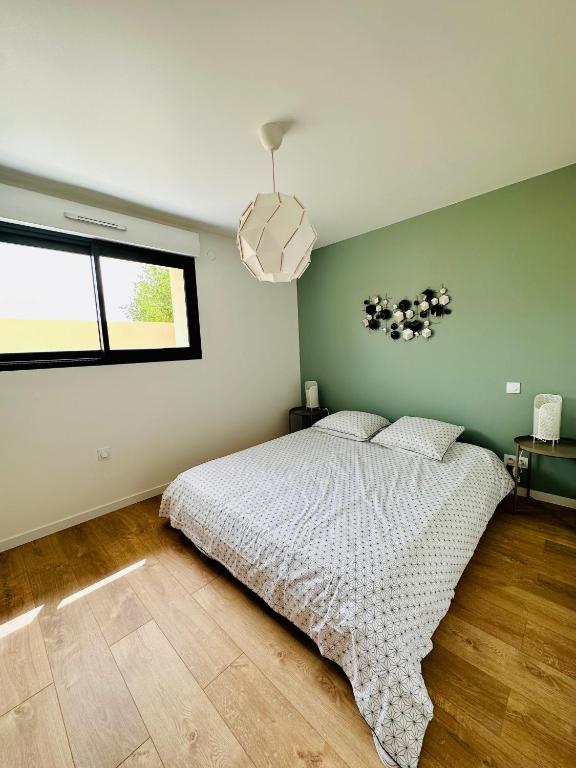 Postel nebo postele na pokoji v ubytování La Halte Occitane - Classé 3 étoiles - Pour 6 personnes, 3 chambres, parking, terrasse, tout inclus