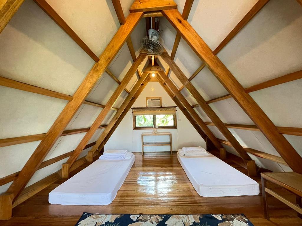 Postel nebo postele na pokoji v ubytování Dahun Villas Siargao