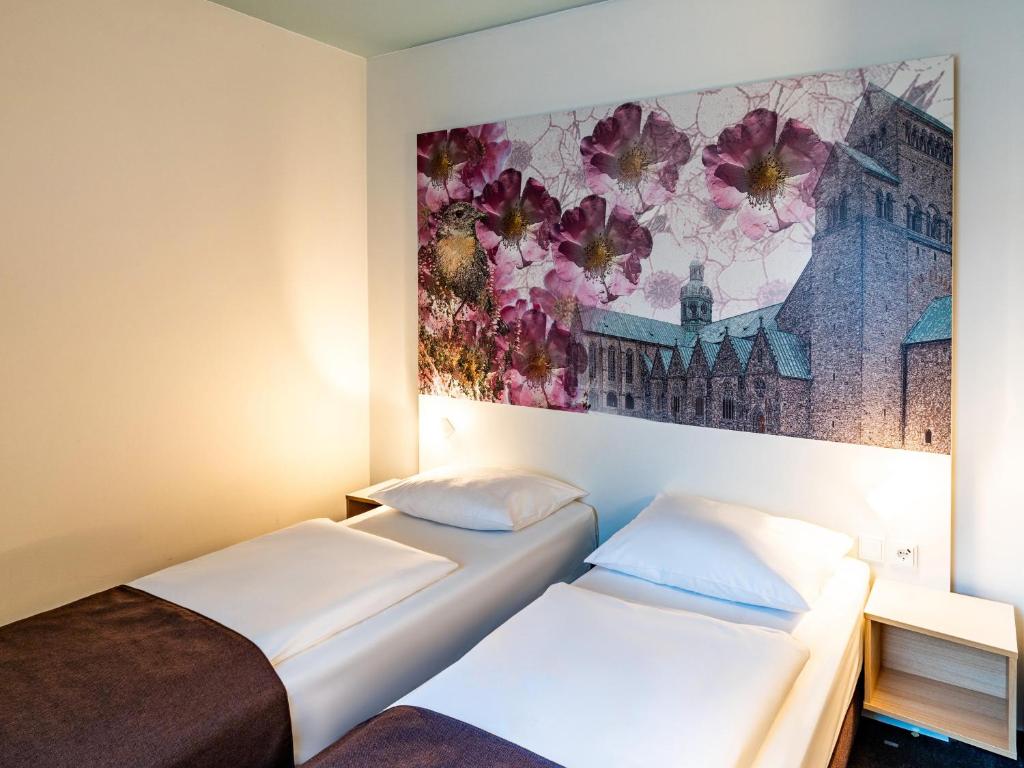 Postel nebo postele na pokoji v ubytování B&B Hotel Hildesheim