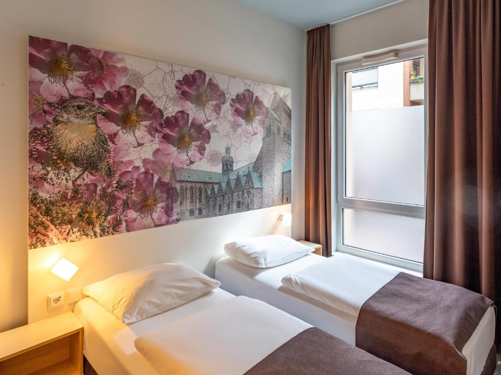 Postel nebo postele na pokoji v ubytování B&B Hotel Hildesheim