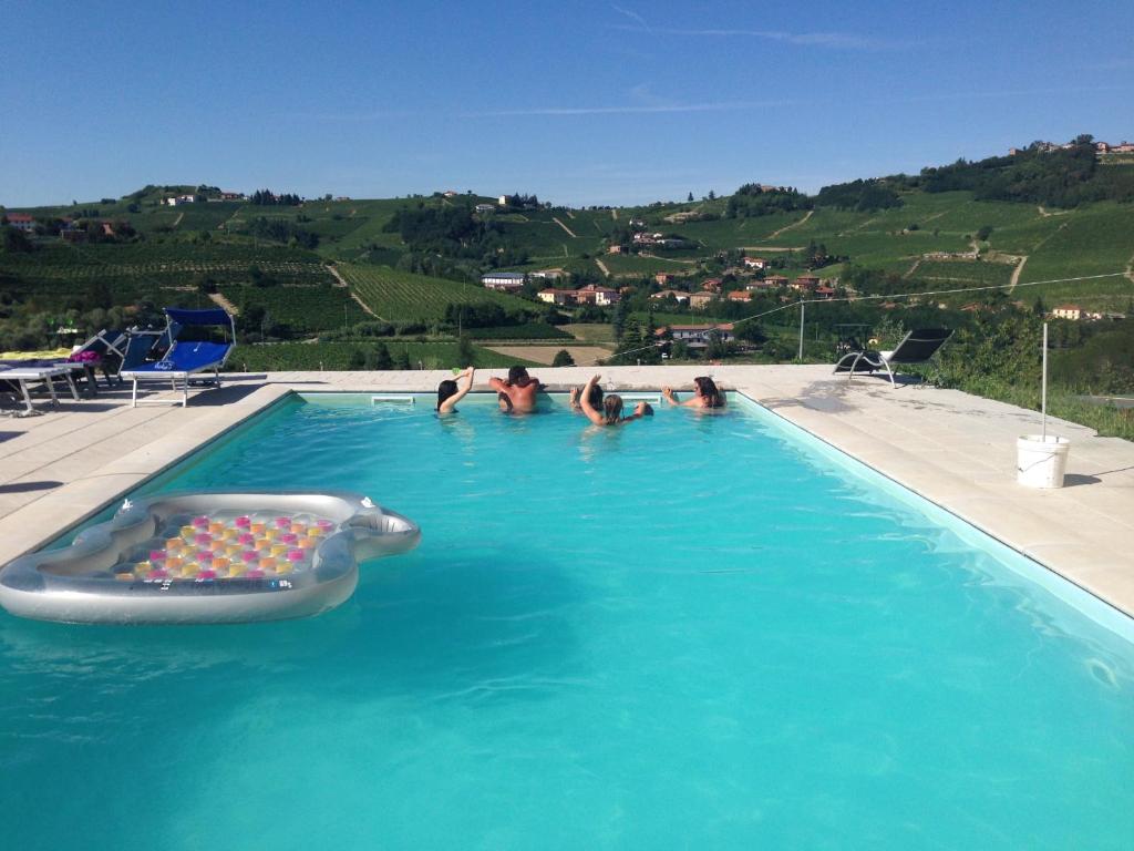 The swimming pool at or close to Casa Roberto Pool with Bar 5 bedrooms 2 bathrooms Great For Groups