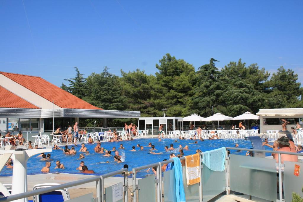 Басейн в Easyatent Camping Porto Sole або поблизу