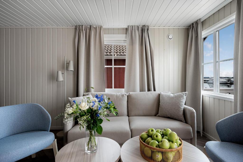 Posezení v ubytování Tanumstrand SPA & Resort Stugor