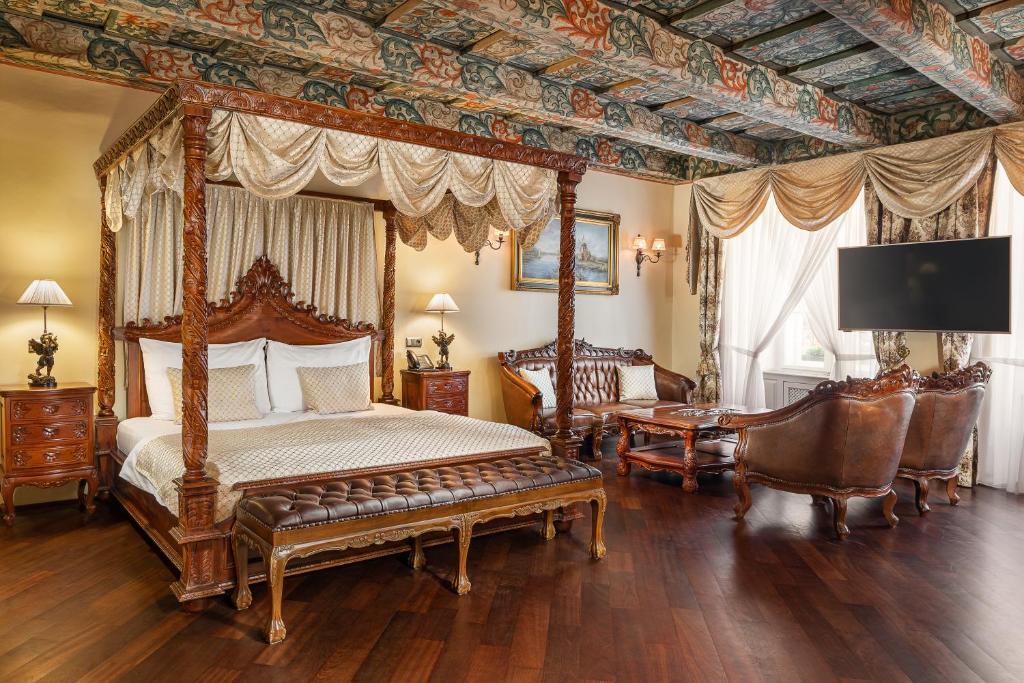 Postel nebo postele na pokoji v ubytování Iron Gate Hotel & Suites Prague by BHG