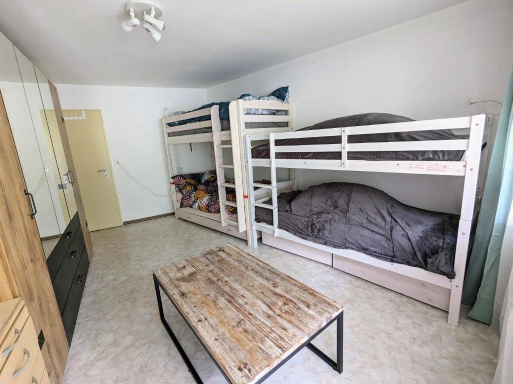 Postel nebo postele na pokoji v ubytování Petit Trianon 1,3 - Grosses Familiennest komplett renoviert