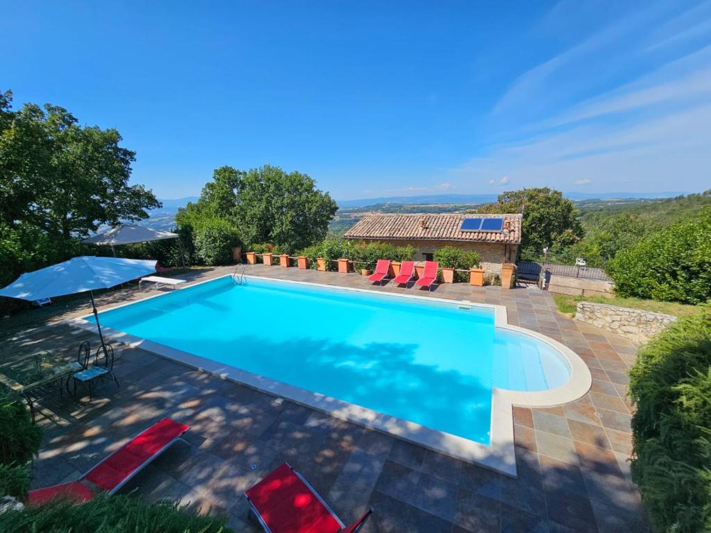 The swimming pool at or close to Villa delle lucciole