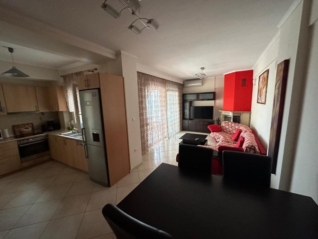 Kuchyňa alebo kuchynka v ubytovaní Christos house-- Comfortable apartment with great view and private parking !