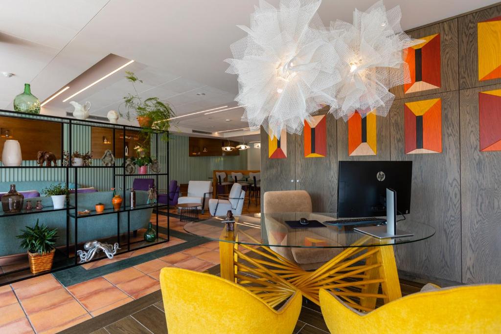 Posezení v ubytování Hotel O Cabazo