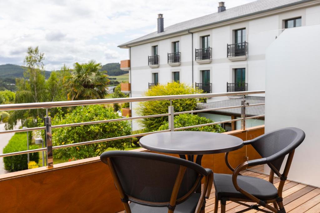 Nespecifikovaný výhled na hory nebo výhled na hory při pohledu z hotelu