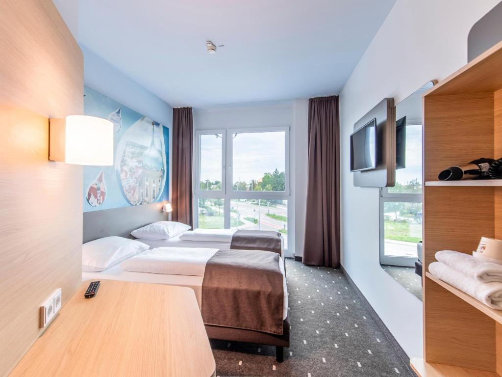Postel nebo postele na pokoji v ubytování B&B Hotel Augsburg-Nord
