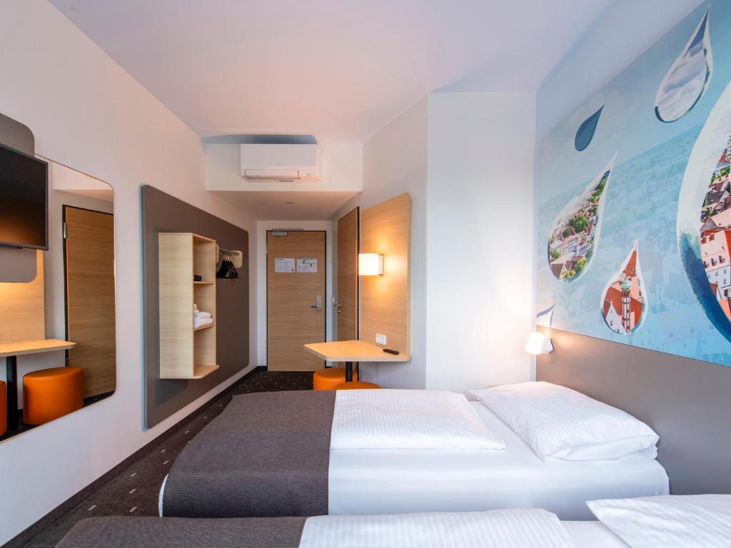 Postel nebo postele na pokoji v ubytování B&B Hotel Augsburg-Nord