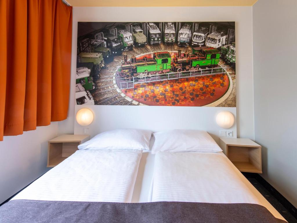 Postel nebo postele na pokoji v ubytování B&B Hotel Augsburg-Süd