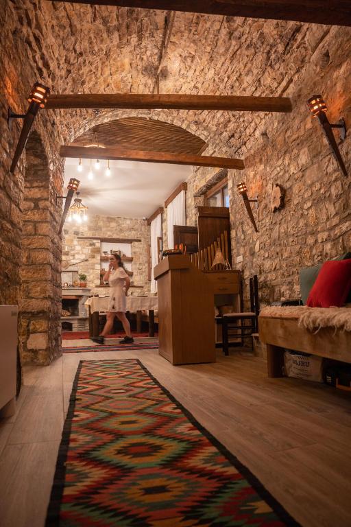 Posezení v ubytování Hotel Kapllani