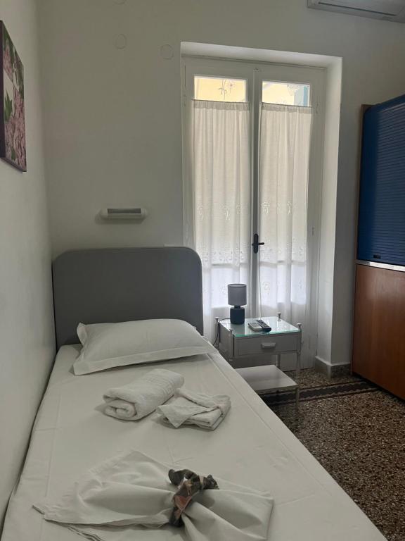 Postel nebo postele na pokoji v ubytování Aerides Studios