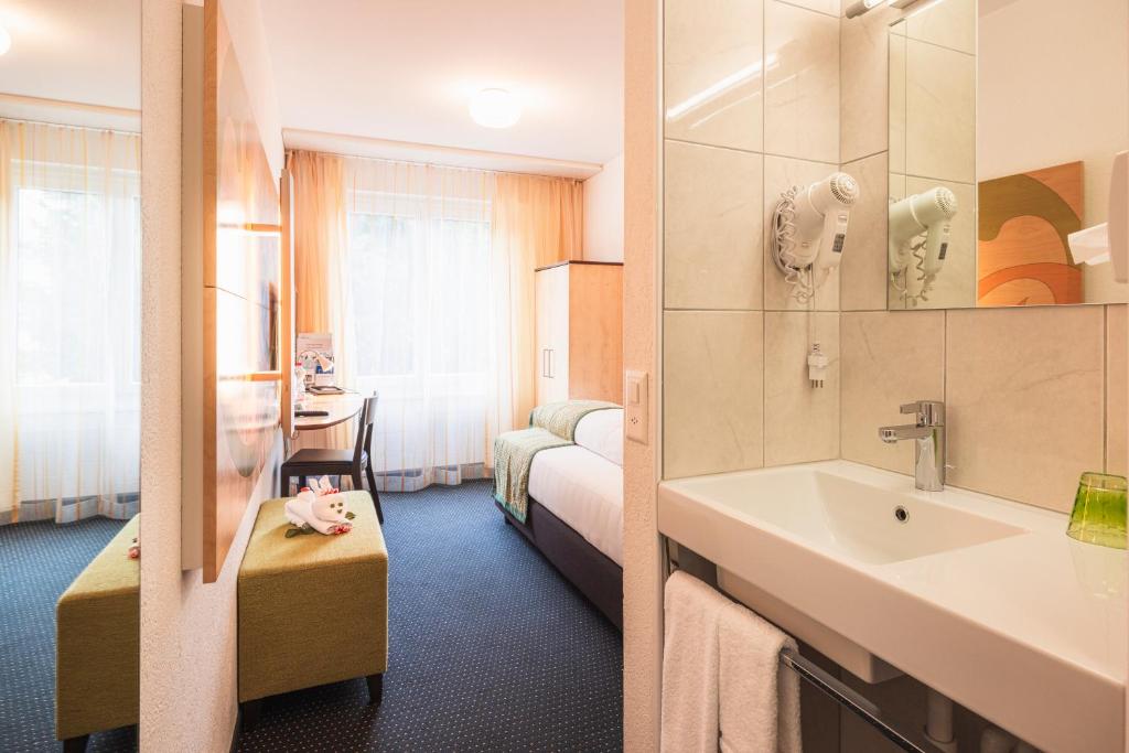 Postel nebo postele na pokoji v ubytování Hotel Seehof Superior